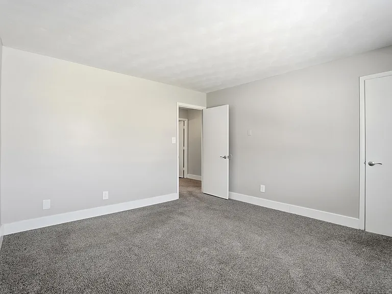 Hickory Creek Apartments — Photo 24