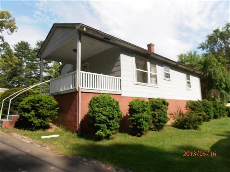 2nd image of 719 Greenbriar Oval Way