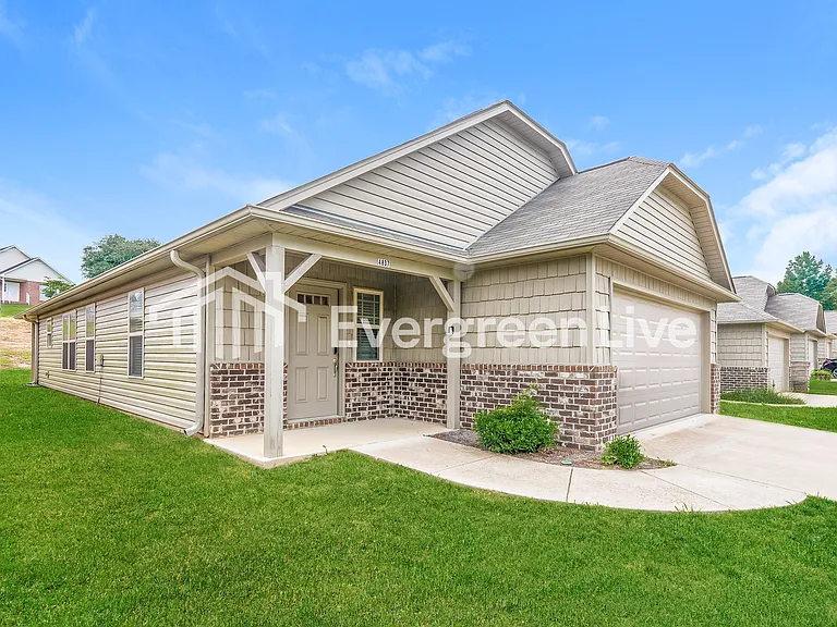 4837 Cove Ln — Photo 2