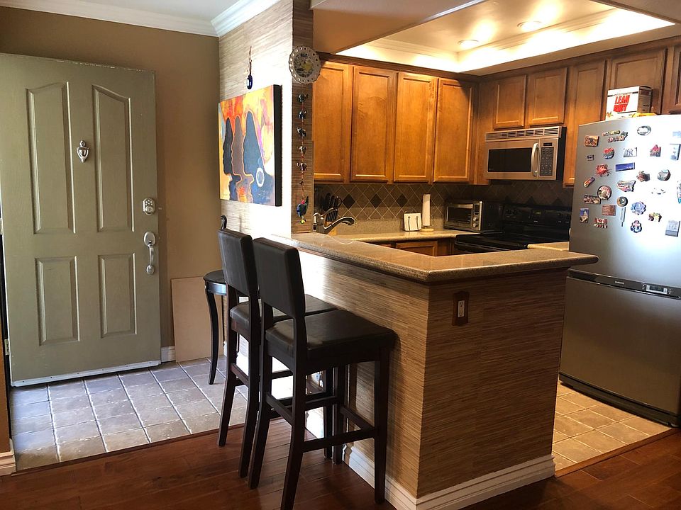 1st image of 432 Edgehill Ln Unit 001