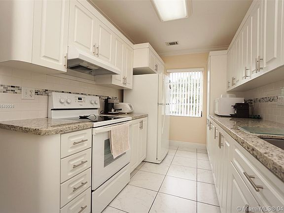 3rd image of 8571 SW 29th St