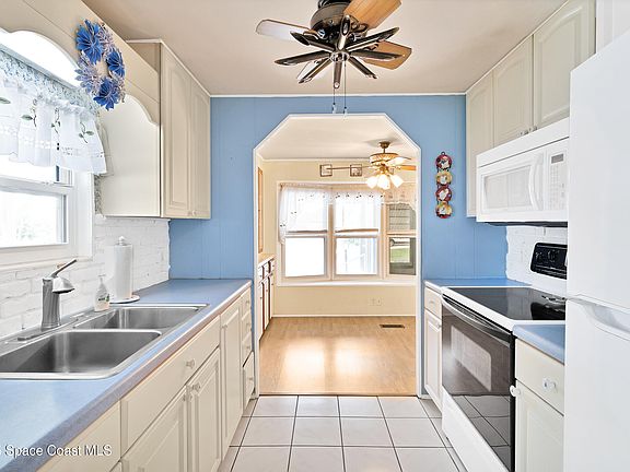 4th image of 1006 Robin Dr