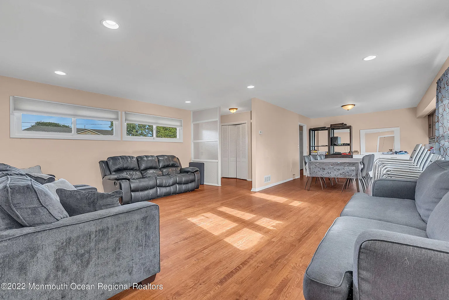 872 Red Oaks Dr photo 1