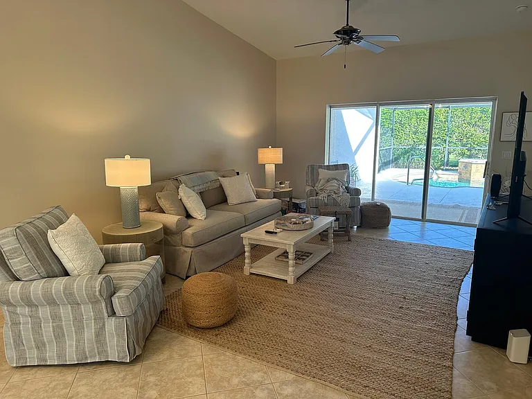6654 Castlelawn Pl — Photo 7
