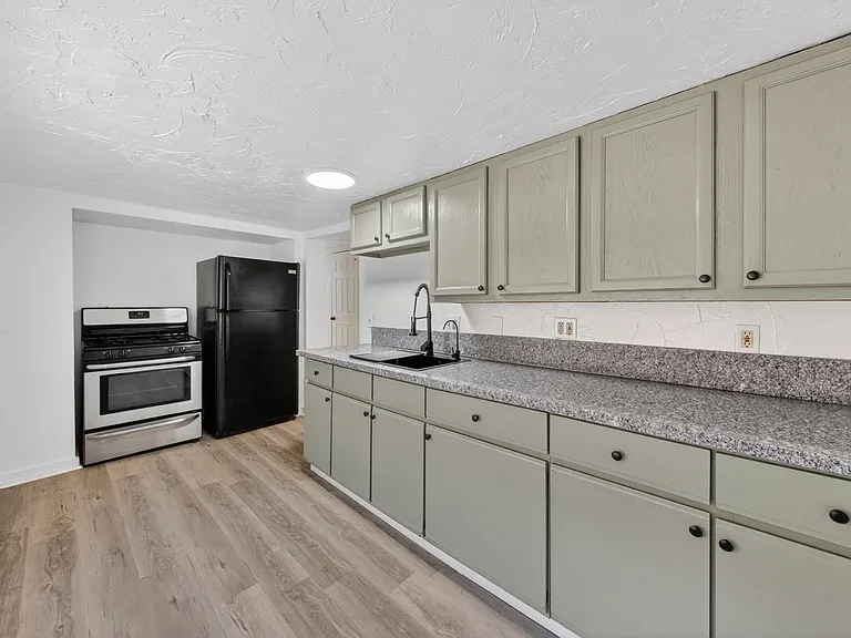 511 Brown St — Photo 16