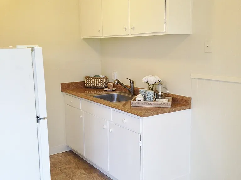 Coronado Apartments — Photo 19