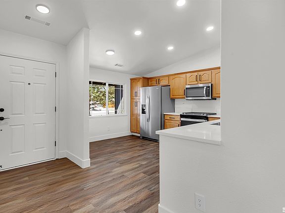 5th image of 1335 Windsor Dr