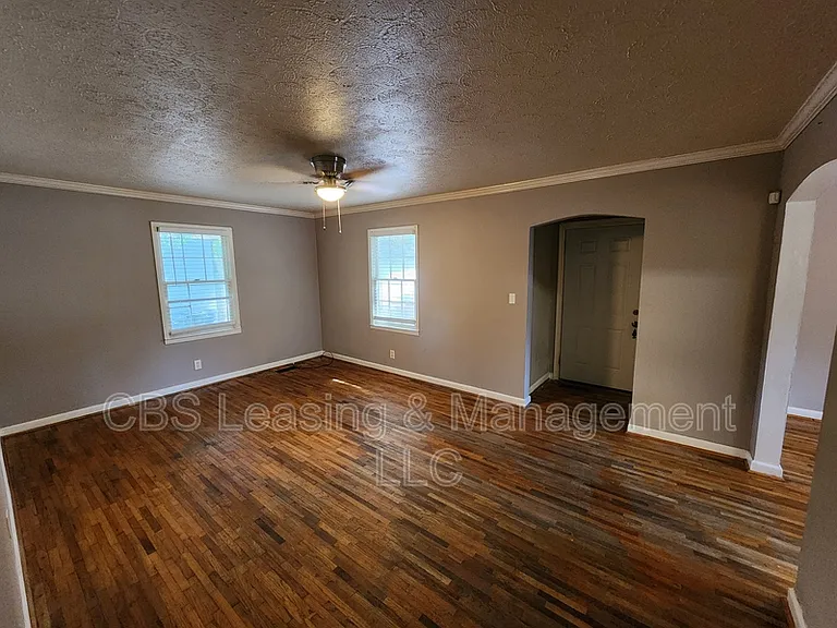 427 Bernard Dr — Photo 4