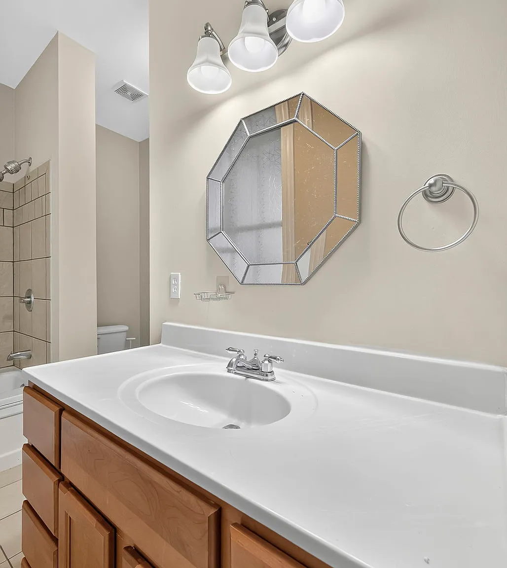 3 bed, 1.5 bath, 1368 sqft, $1,795 — Photo 2