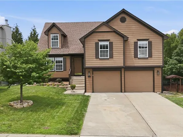 1612 NE Bluff St, Lees Summit, MO 64086