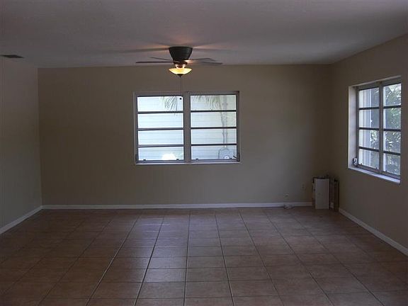 Den / living room.