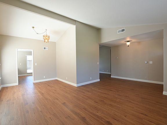 4th image of 547 Edelweiss Dr