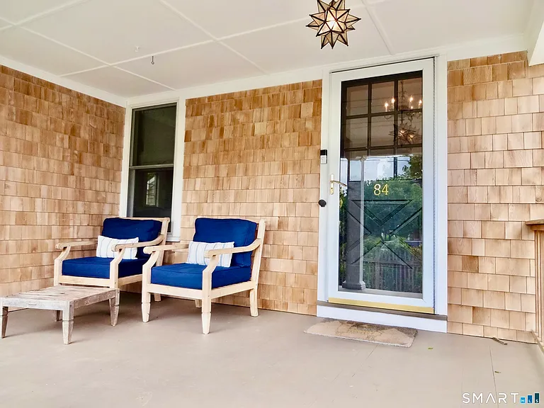 84 Sherman Ct — Photo 2