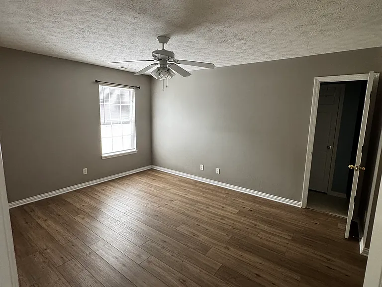 4615 Boardwalk Dr — Photo 12
