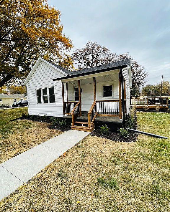 1st image of 102 Glen Ave