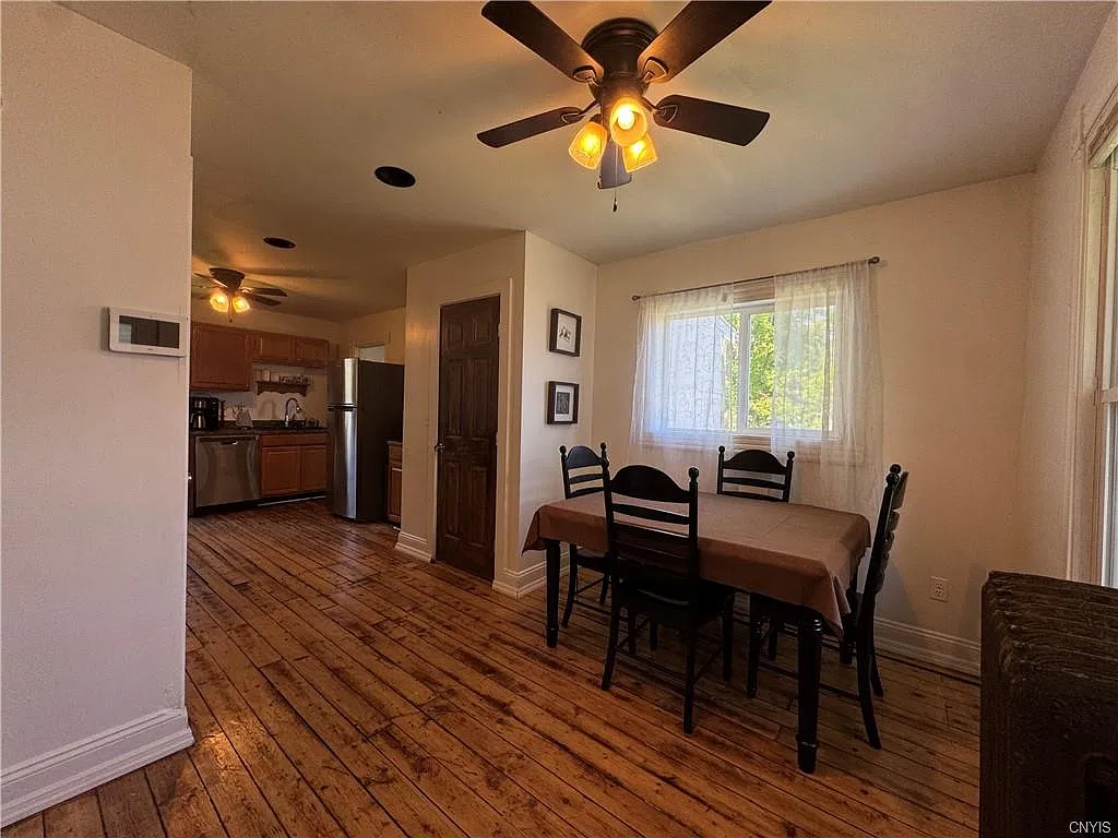 3 bed, 1622 sqft, $1,895 — Photo 2