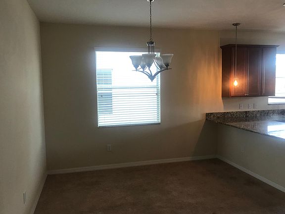 5th image of 921 Meadow Glade Dr