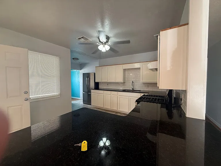 1514 Utah Ave — Photo 18