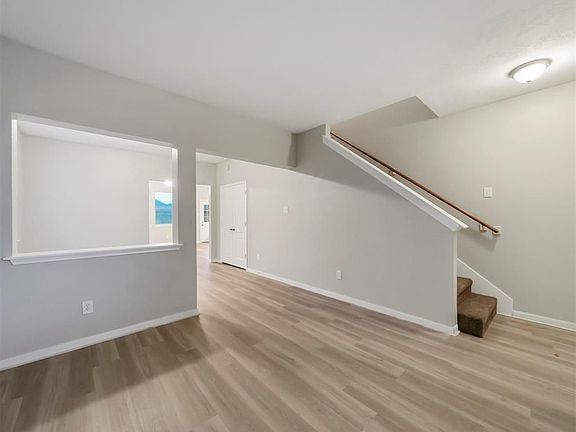 3rd image of 20507 Rainport Cir