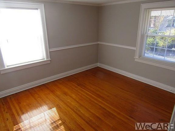5th image of 228 N Woodlawn Ave