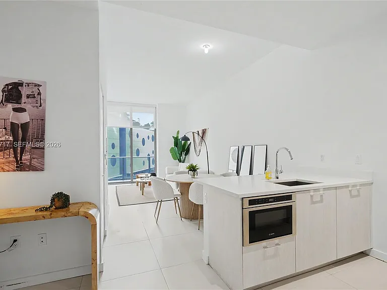 501 NE 31st St #302 — Photo 3