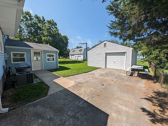 2nd image of 15 Janet Dr