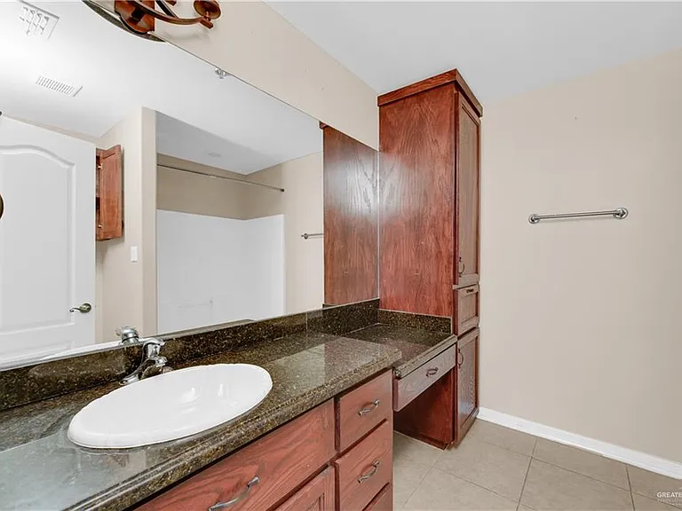 3700 S Embassy Ave #3 — Photo 10