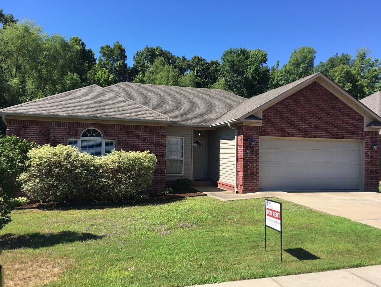 1st image of 1628 White Oak Cir