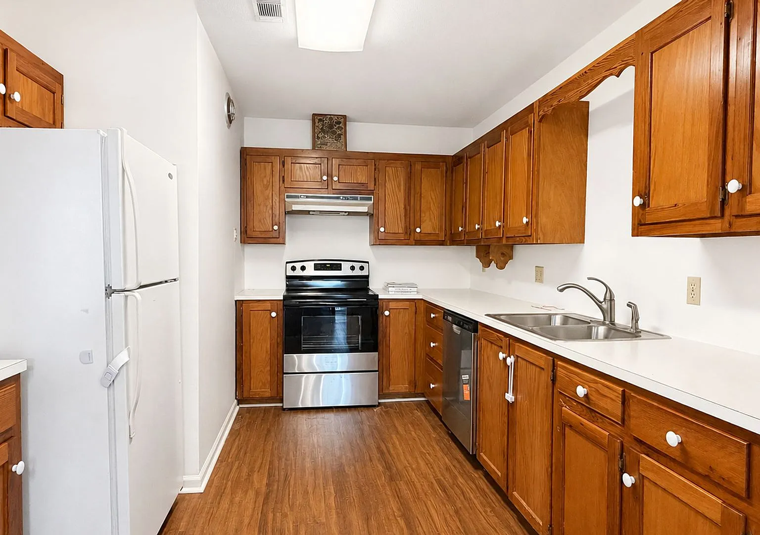 3 Bedroom House Off Old Jefferson — Photo 1