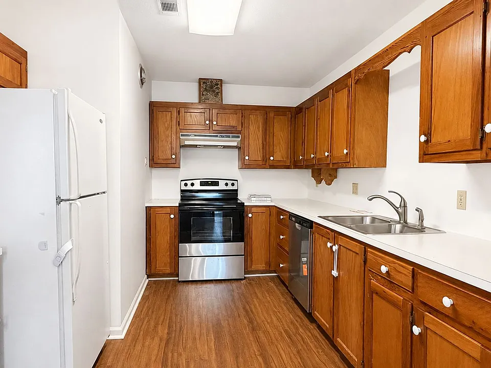 16324 Crepemyrtle Dr