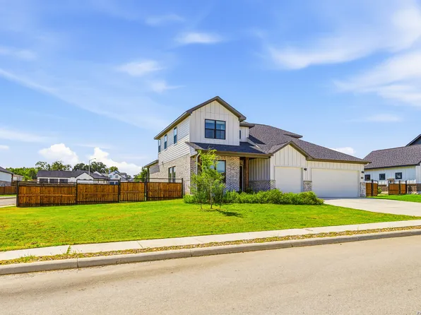 145 W MAGNOLIA CIR, La Vernia, TX 78121