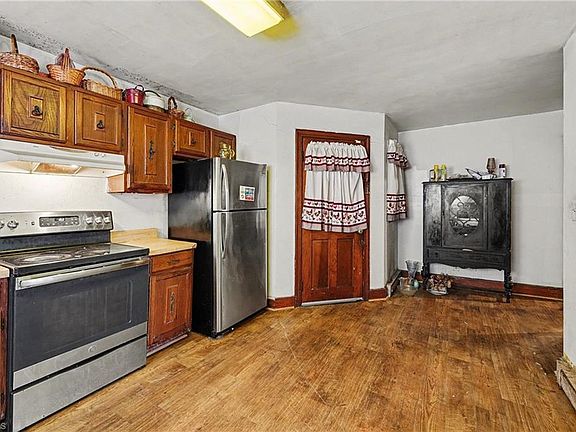 5th image of 431 Barbara Jane Ave NE