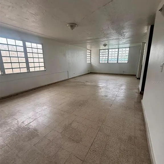 2 Calle 2 — Photo 11