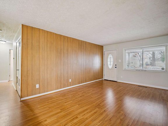 3rd image of 4920 Dickens Dr
