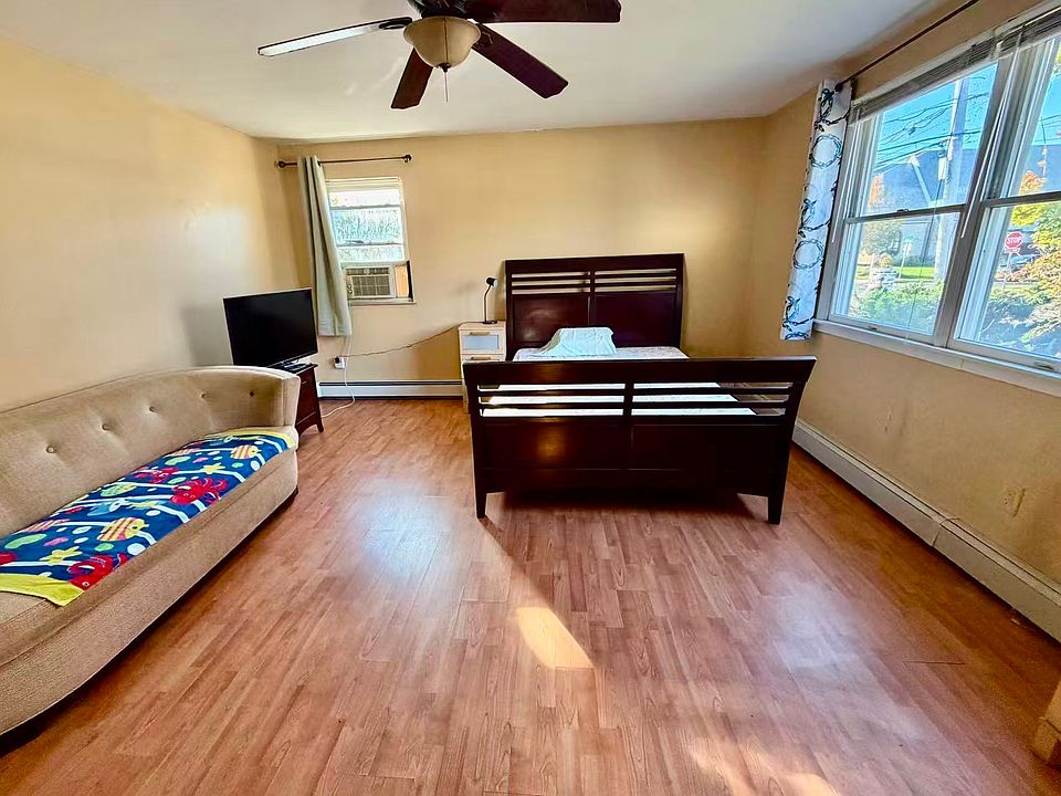 1st image of 1971 Jackson Ave #1
