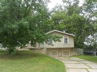 4706 Switzer St, Shawnee, KS 66203