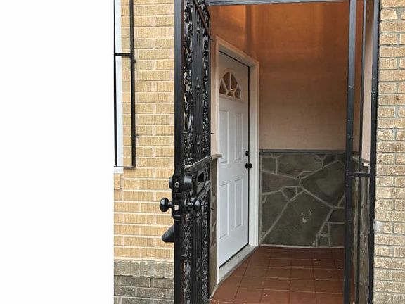 2nd image of 1611 W Chelten Ave
