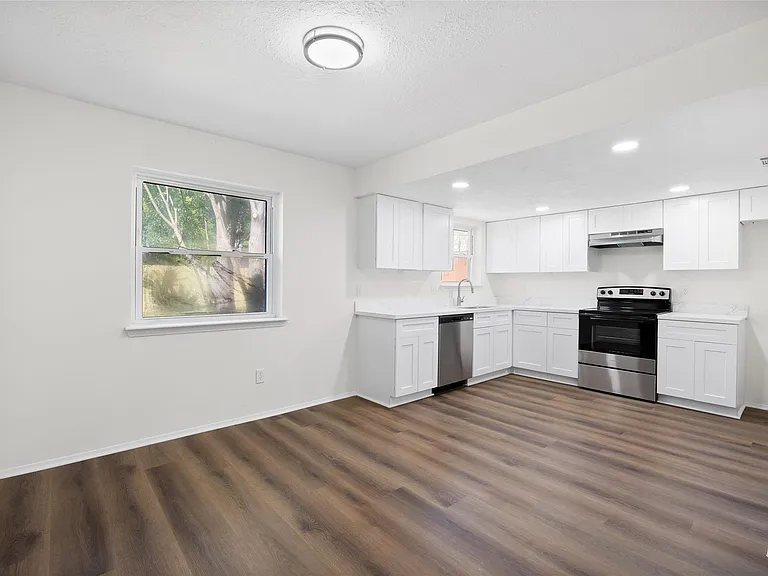 8343 Carriage Creek Dr — Photo 10