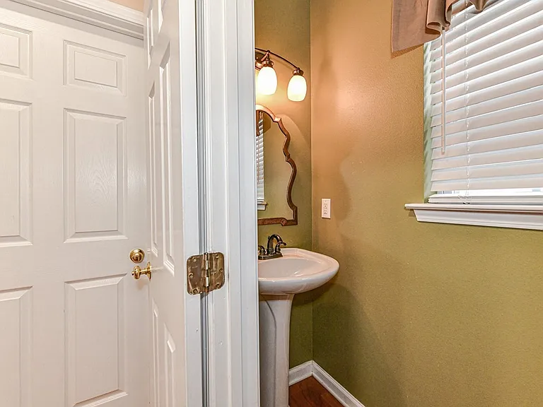 17201 Commons Crossing Dr — Photo 35