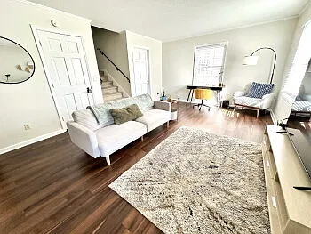 2 bed, 1.5 bath, 1000 sqft, $2,100 — Photo 2