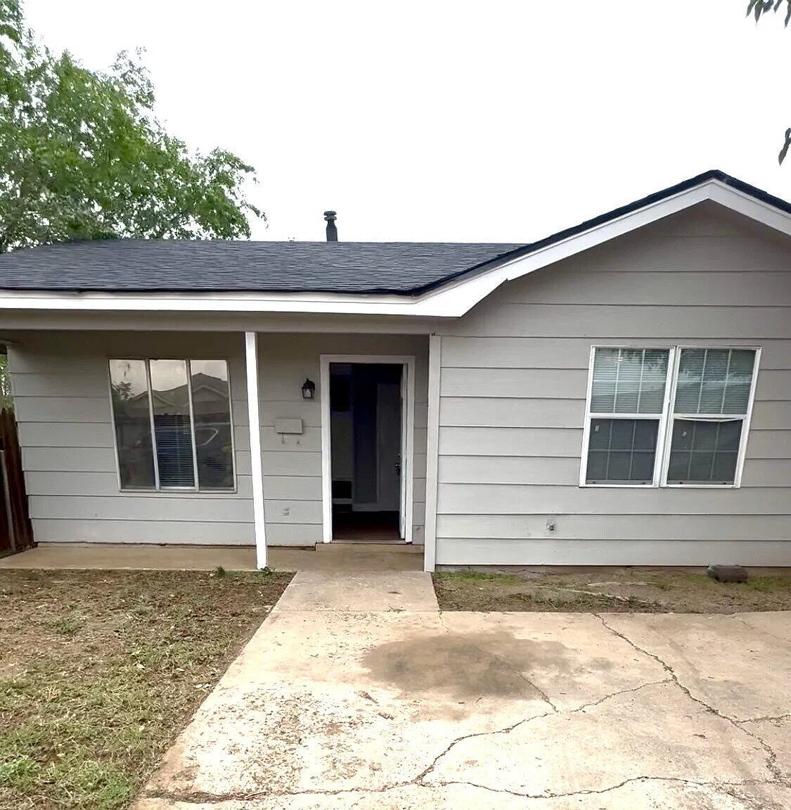2 bed, 1.0 bath, 846 sqft, $950 — Photo 1
