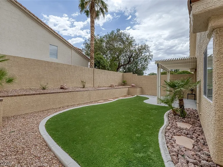8249 Peaceful Canyon Dr — Photo 34