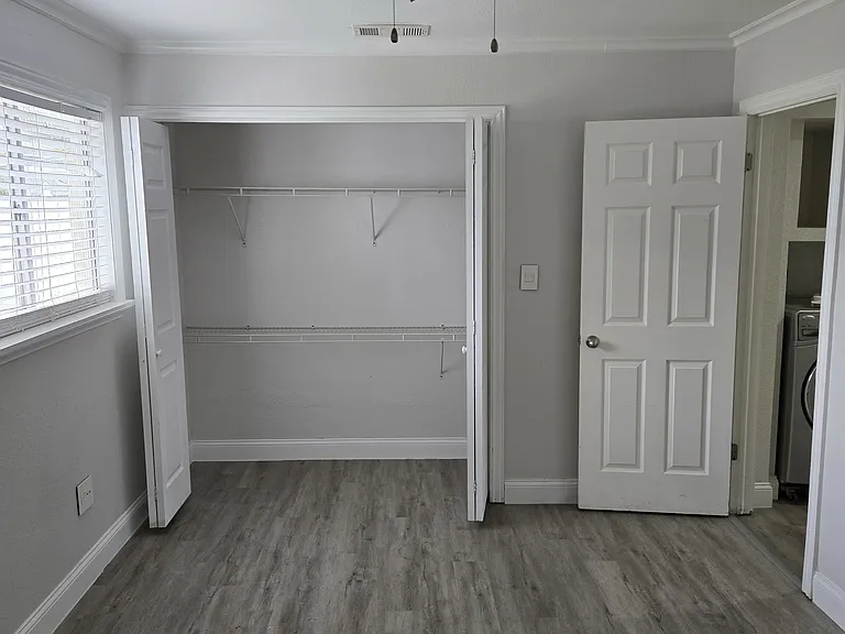 4382 Shadow Crest Pl — Photo 9
