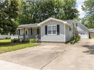 506 El Paso St SE, Gravette, AR 72736