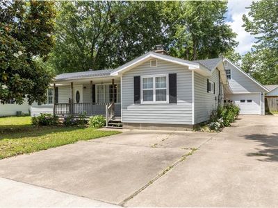 506 El Paso St SE, Gravette, AR, 72736