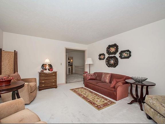 3rd image of 575 Charles Pl