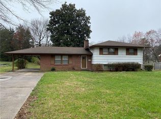 1468 Brookwood Dr, Winston Salem, NC 27106