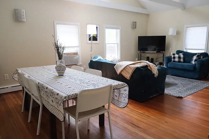 2 bed, 900 sqft, $2,500 — Photo 3