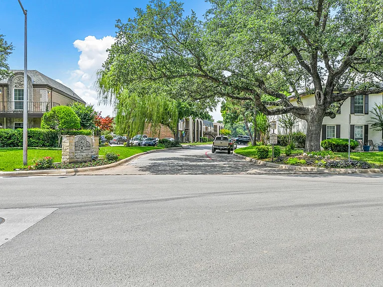 4002 Ridglea Country Club Dr #108 — Photo 39