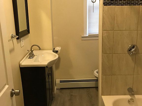 5th image of 284 Sayles Ave #1
